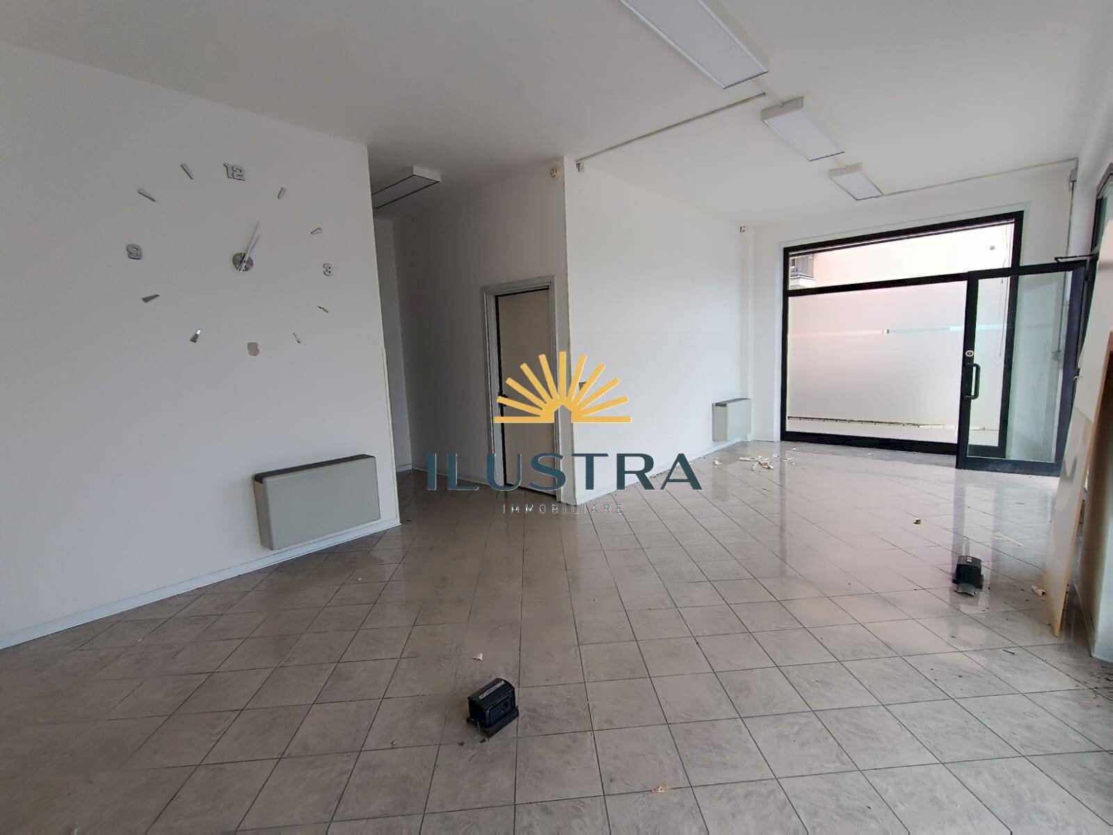 Foto 3 - Locale Commerciale via galileo galilei
 
82-84, Grottammare - foto 3