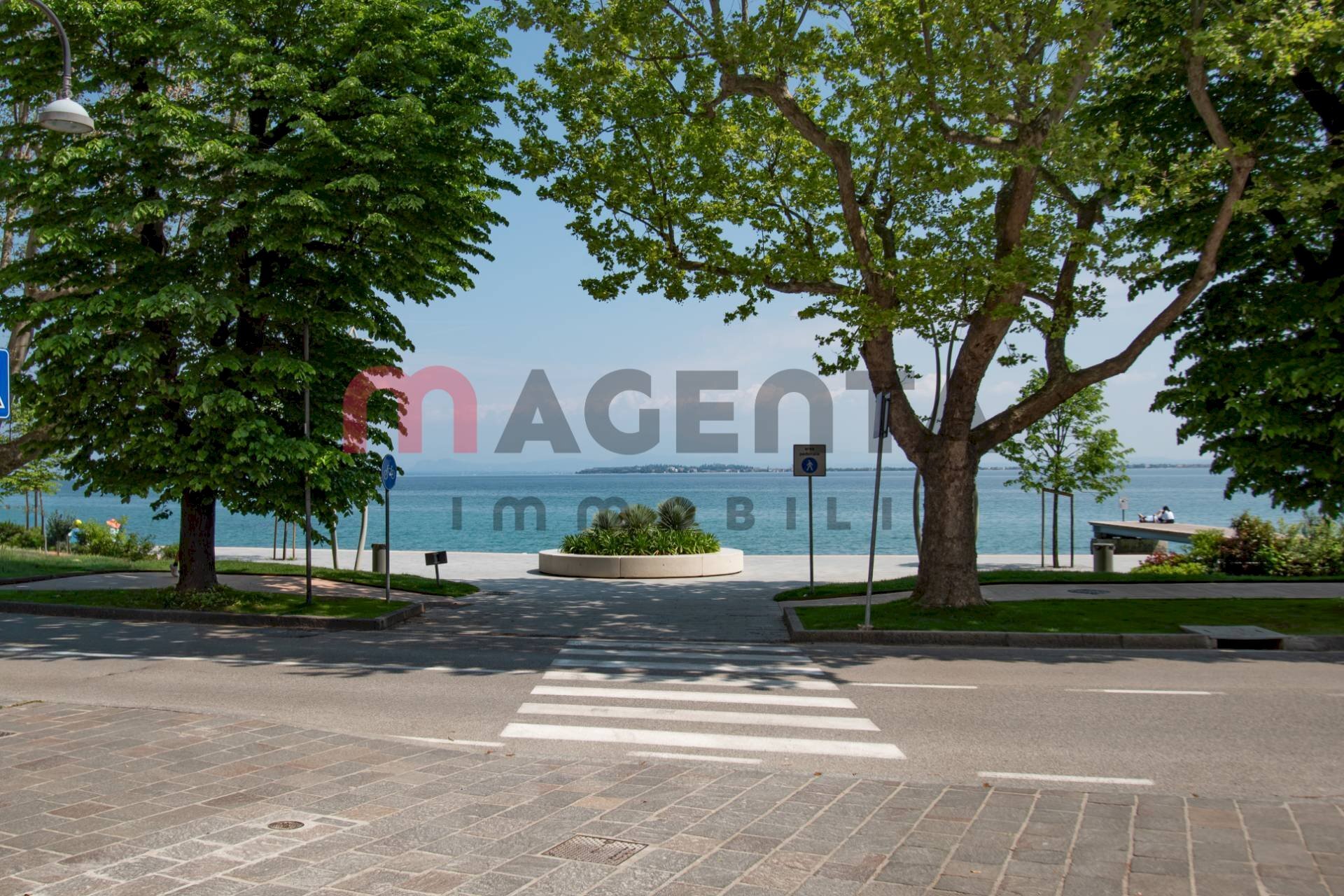 Foto 1 - Four-room apartment LUNGO LAGO CESARE BATTISTI
 
41, Desenzano del Garda - photo 1