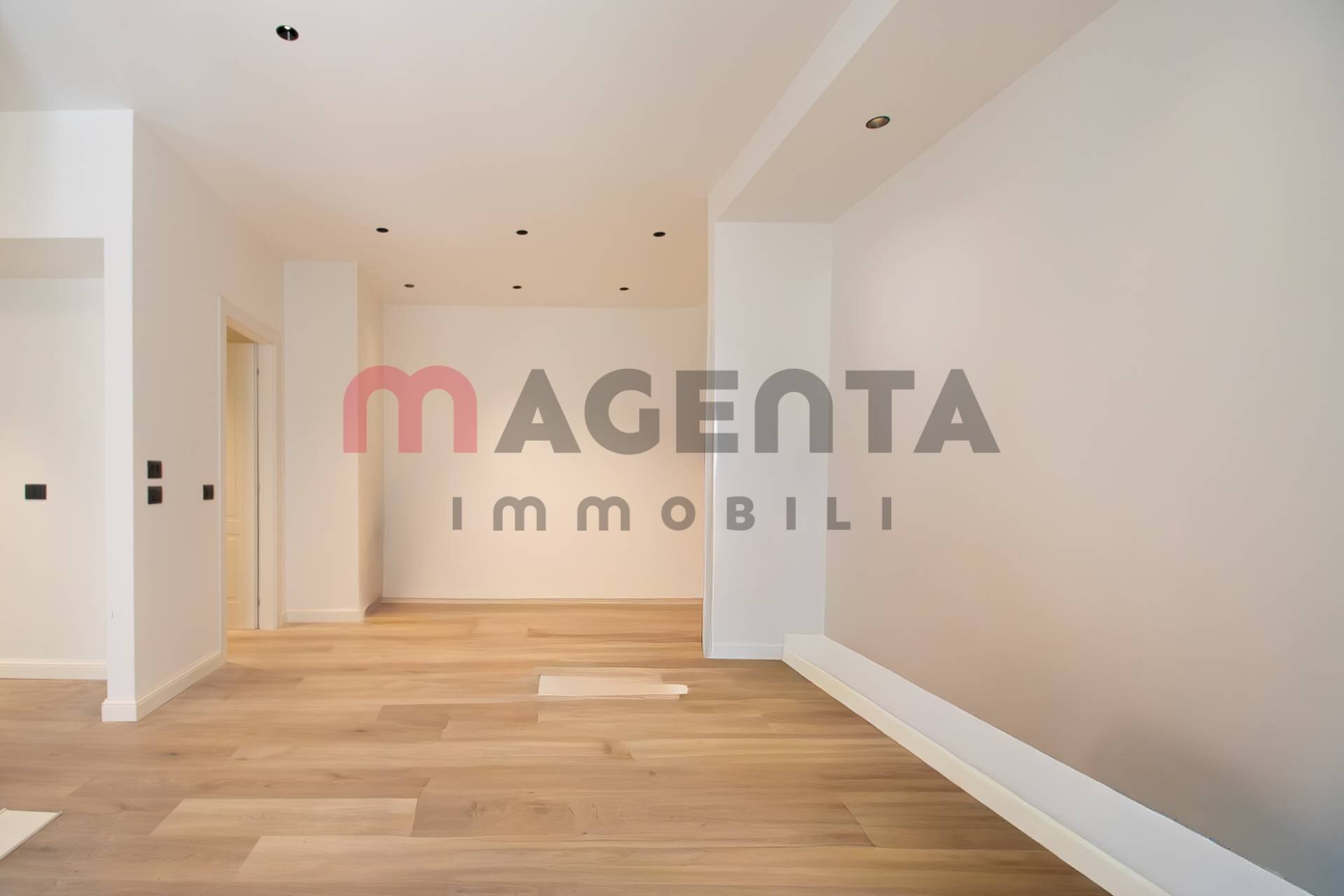 Foto 3 - Four-room apartment LUNGO LAGO CESARE BATTISTI
 
41, Desenzano del Garda - photo 3