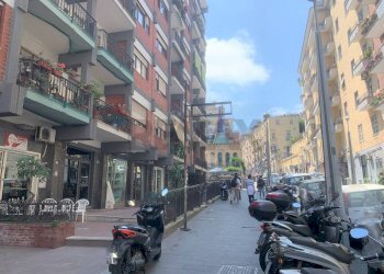 Edificio all\'aperto - Commercial Activity via Salvator Rosa
 
125, Napoli - photo 11