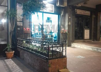 Ricezione / Lobby - Commercial Activity via Salvator Rosa
 
125, Napoli - photo 13