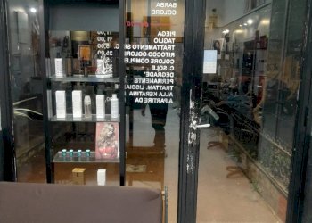 Ricezione / Lobby - Commercial Activity via Salvator Rosa
 
125, Napoli - photo 14