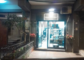 Ricezione / Lobby - Commercial Activity via Salvator Rosa
 
125, Napoli - photo 17