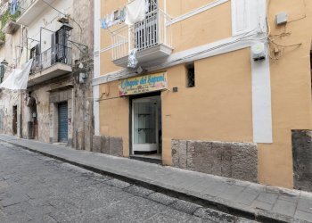 Foto 2 - Commercial Premises via piscopia
58, Torre del Greco - photo 2