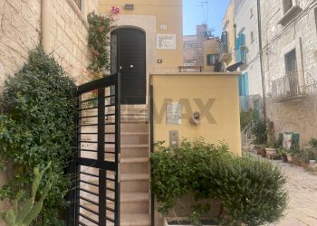 Edificio all\'aperto - Casa indipendente VICO GABRIELE MOROLA
 
42-44, Trani - foto 2