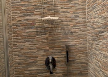 Bagno primo piano - Casa indipendente VICO GABRIELE MOROLA
 
42-44, Trani - foto 21