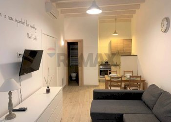 Sala da pranzo primo piano - Casa indipendente VICO GABRIELE MOROLA
 
42-44, Trani - foto 22