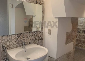 Bagno  piano terra - Casa indipendente VICO GABRIELE MOROLA
 
42-44, Trani - foto 37