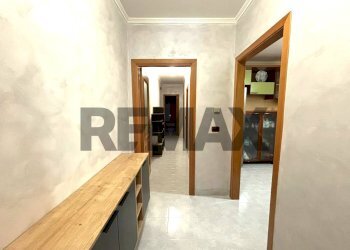 Hall / corridoio - Three-room apartment VIA CECOSLOVACCHIA
 
7, Trani - photo 1