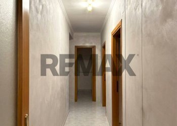 Hall / corridoio - Three-room apartment VIA CECOSLOVACCHIA
 
7, Trani - photo 2