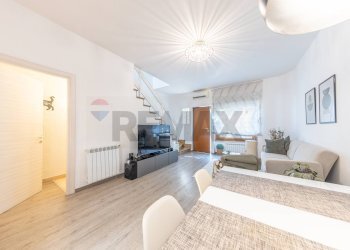 Sala da pranzo - Villa Via Della Repubblica
 
44, Marino - foto 10