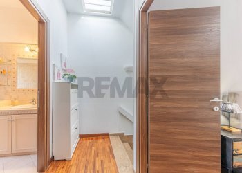 Hall / corridoio - Villa Via Della Repubblica
 
44, Marino - foto 24