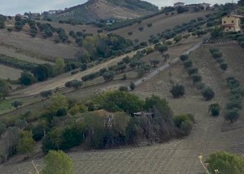 Foto 1 - Rustico via cavatassi
 
18, Tortoreto - foto 1