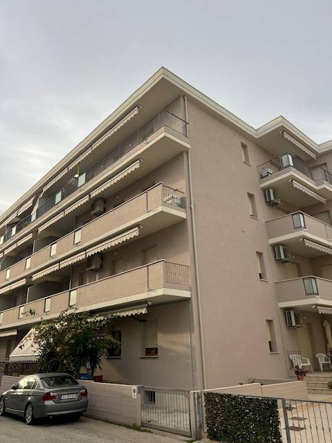Foto 1 - Trilocale via calabria
 
14/16/18, Alba Adriatica - foto 1