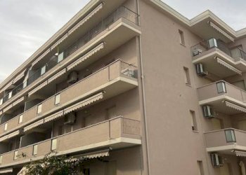 Foto 1 - Trilocale via calabria
 
14/16/18, Alba Adriatica - foto 1