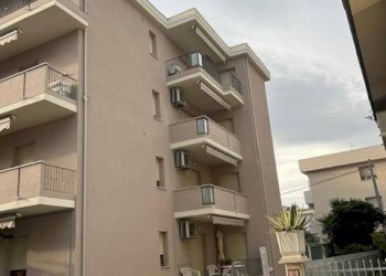 Foto 2 - Trilocale via calabria
 
14/16/18, Alba Adriatica - foto 2