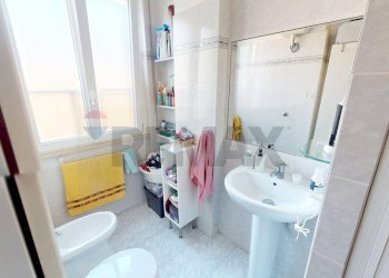 Bagno - Trilocale Via Tortona
 
15, Genova - foto 13