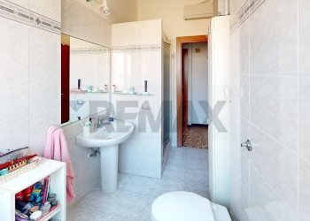 Bagno - Trilocale Via Tortona
 
15, Genova - foto 27