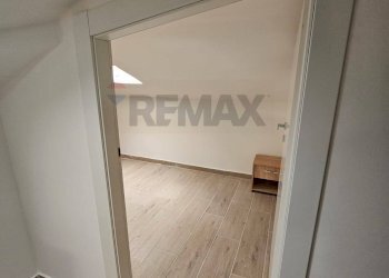 Stanza vuota - Attic Via ausonia
 
6, Cassino - photo 8