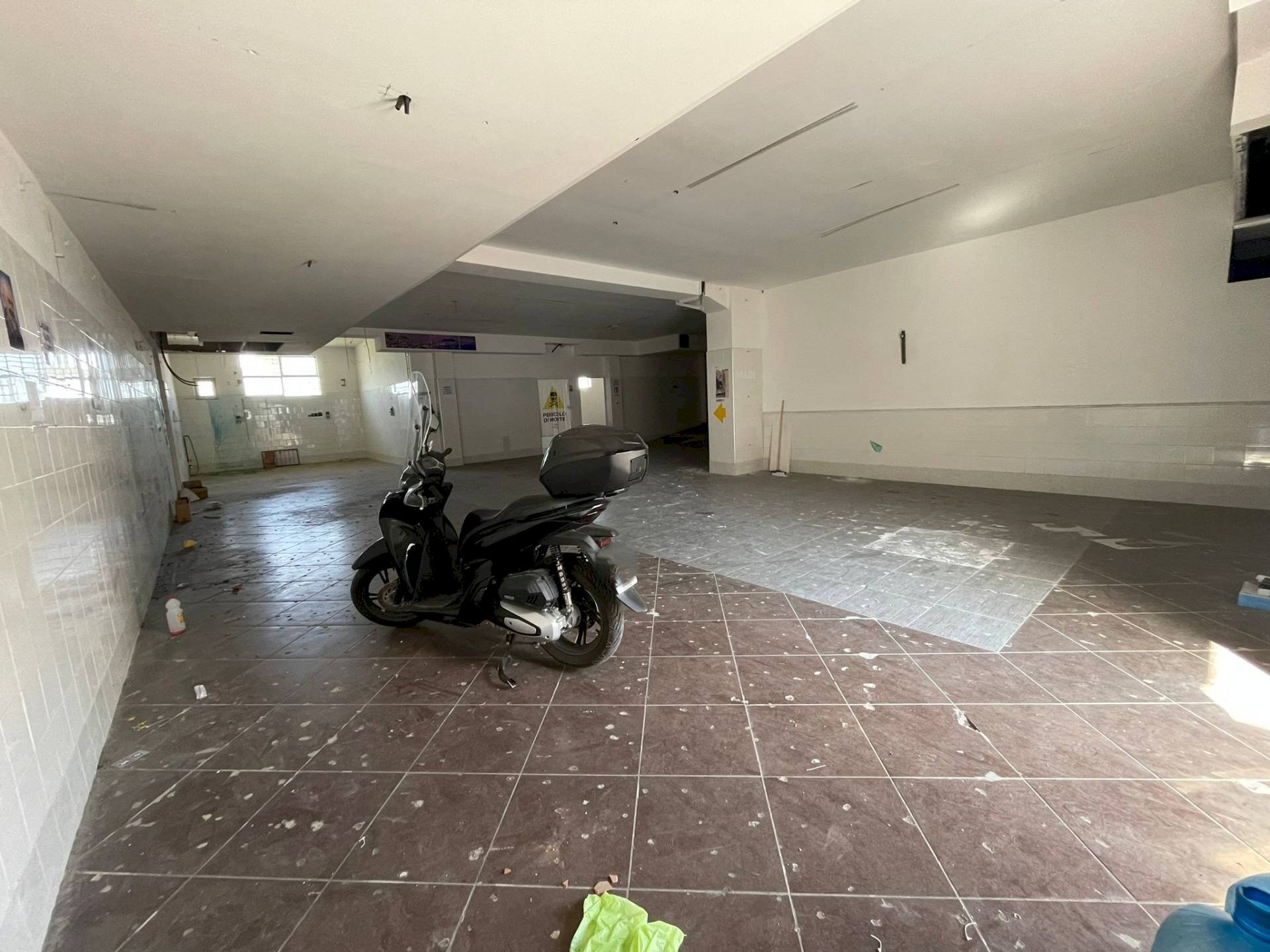 Foto 3 - Negozio Via Libertà
 
394, Maddaloni - foto 3