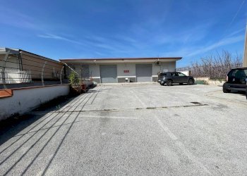 Foto 11 - Negozio Via Libertà
 
394, Maddaloni - foto 11