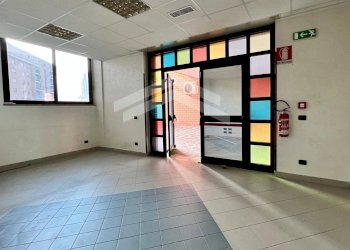 Foto 2 - Commercial Premises Via Campania, Campobasso - photo 2