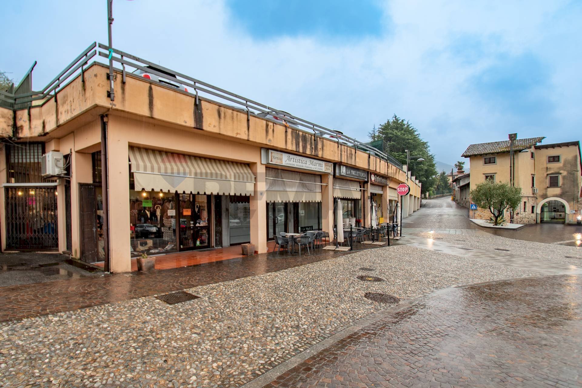 Negozio Via Mazzini, 63 
 Sale Marasino, Sale Marasino - foto 1