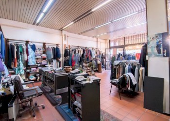 Shop Via Mazzini, 63 
 Sale Marasino, Sale Marasino - photo 13