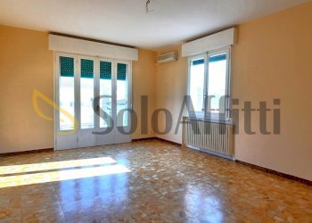 Soggiorno (1).jpg - Apartment Medolla - photo 6