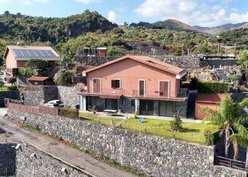 130.jpg - Villa Via Vincenzo Bellini 163, Piedimonte Etneo - foto 14