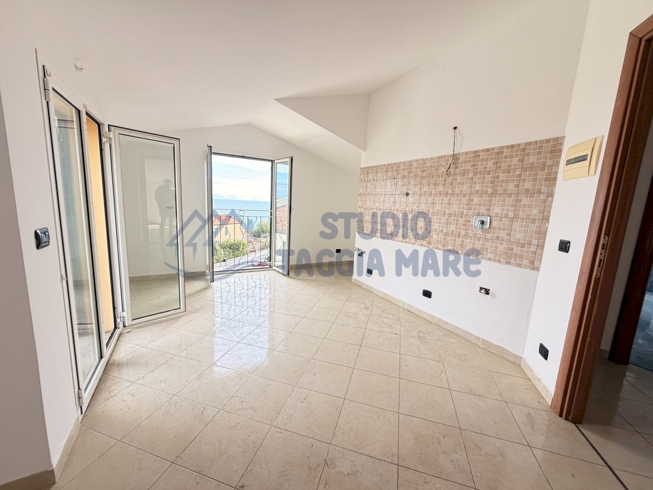 11.JPG - Trilocale Via Belvedere 5, Riva Ligure - foto 2