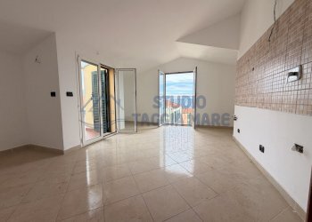 9.JPG - Trilocale Via Belvedere 5, Riva Ligure - foto 3