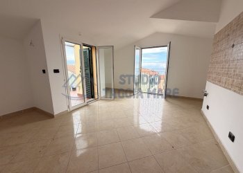 1.JPG - Trilocale Via Belvedere 5, Riva Ligure - foto 6