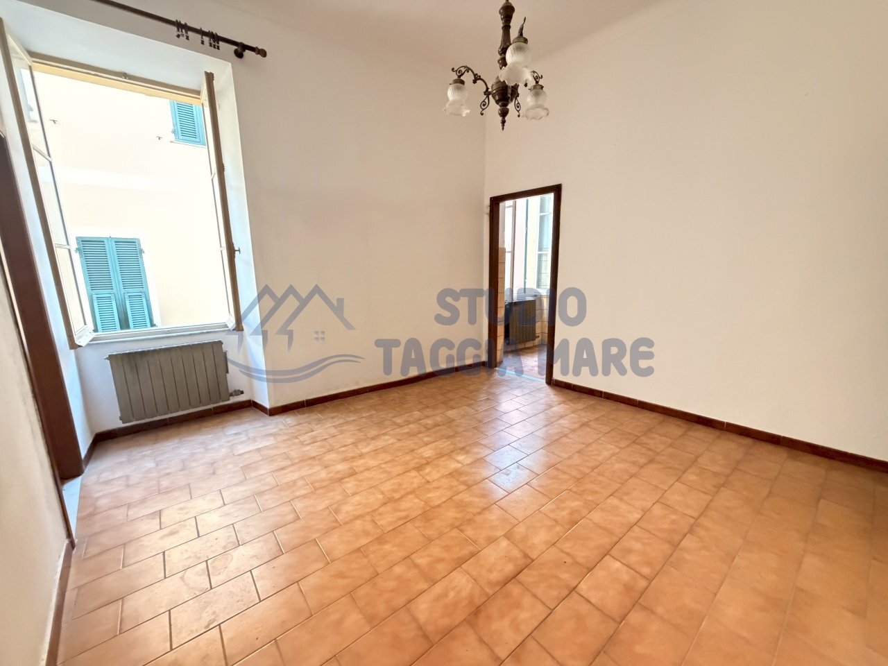 IMG_0086.jpg - Quadrilocale Via Nino Bixio, Riva Ligure - foto 2