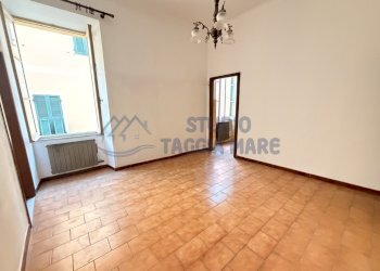 IMG_0086.jpg - Quadrilocale Via Nino Bixio, Riva Ligure - foto 2