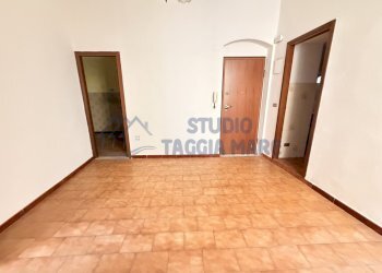 IMG_0092.jpg - Quadrilocale Via Nino Bixio, Riva Ligure - foto 3