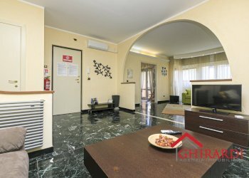 2.2 SOGGIORNO.jpg - Appartamento Via Antonio Sant'Elia 190, Genova (zona Sestri Ponente) - foto 4