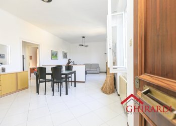 1.0 soggiorno.jpg - Appartamento Via P. D.da Bissone 4, Genova (zona Sestri Ponente) - foto 2