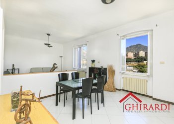 1.3 soggiorno .jpg - Appartamento Via P. D.da Bissone 4, Genova (zona Sestri Ponente) - foto 1