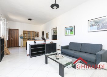 1.6 soggiorno.jpg - Appartamento Via P. D.da Bissone 4, Genova (zona Sestri Ponente) - foto 8