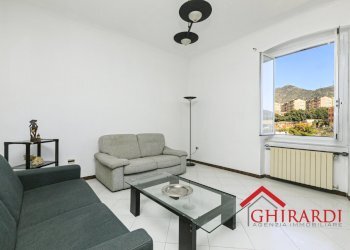 1.8 soggiorno.jpg - Appartamento Via P. D.da Bissone 4, Genova (zona Sestri Ponente) - foto 10