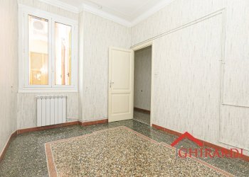 4.2 CAMERA1.jpg - Appartamento VIA ANDREA DEL SARTO  15, Genova (zona Sestri Ponente) - foto 17