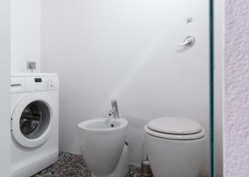 bagno lavanderia - Quadrilocale Via Paolo Frisi 8, Milano - foto 24