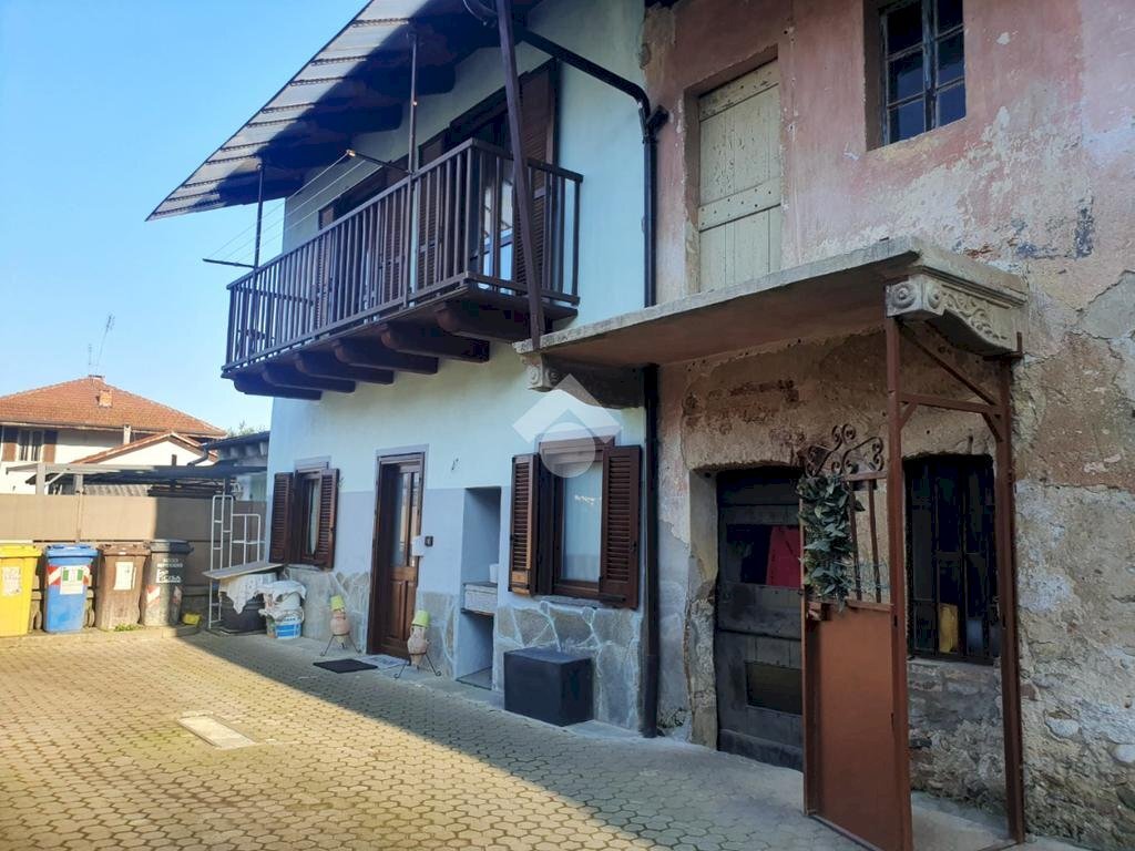 Semi-detached house Via Nino Costa, Front - photo 1