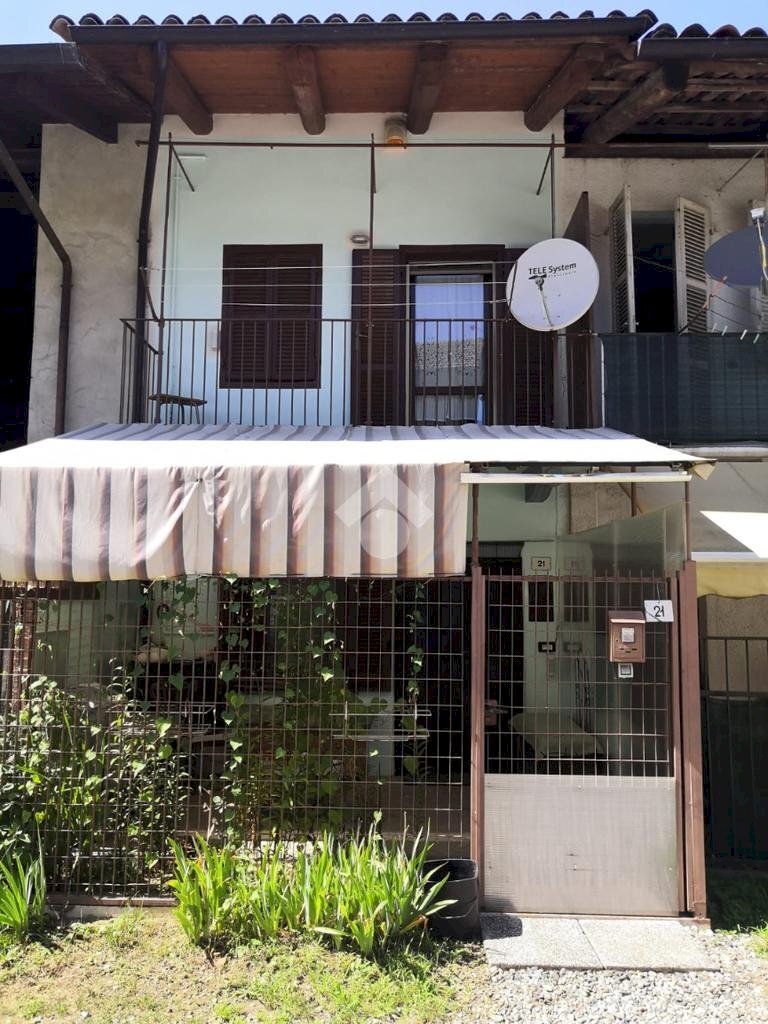 Semi-detached house Via Nino Costa, Front - photo 2