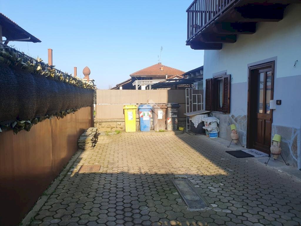 Semi-detached house Via Nino Costa, Front - photo 3