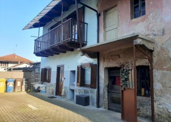 Semi-detached house Via Nino Costa, Front - photo 1