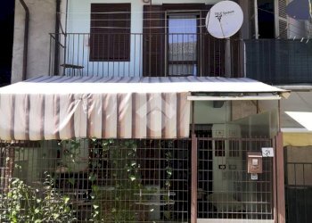 Semi-detached house Via Nino Costa, Front - photo 2