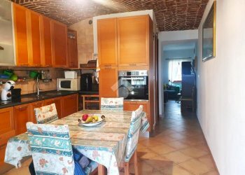 Semi-detached house Via Nino Costa, Front - photo 8