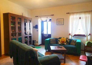 Semi-detached house Via Nino Costa, Front - photo 9